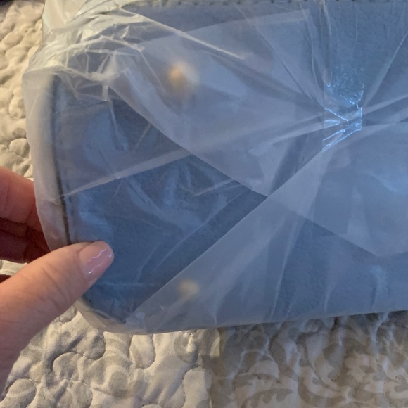 Elegant Blue Handbag - Picture 4 of 4